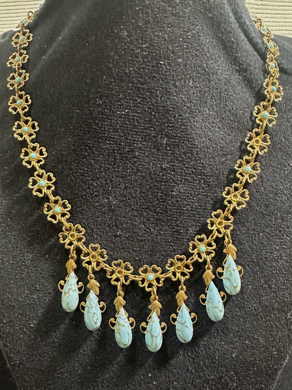 Vtg: JANNY Victorian Faux Ceramic Turquoise Floral Necklace